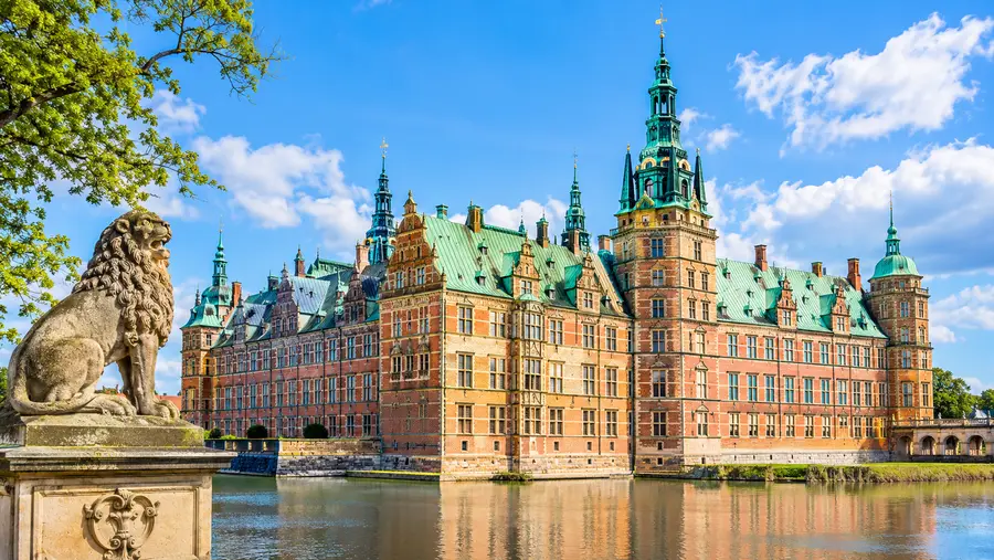 Frederiksborg Castle Day Trip and Tour Guide